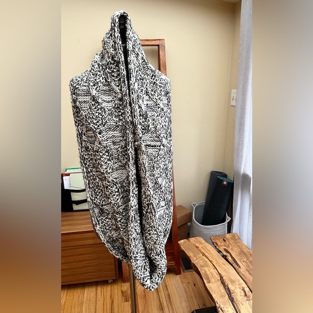 Loft chunky cream and black scarf